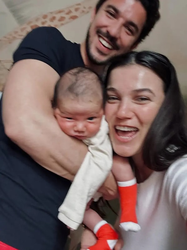 The beautiful actress, who frequently makes headlines with her personal life, had long remained in the spotlight of the entertainment news due to her romance with Kaan Yıldırım.
