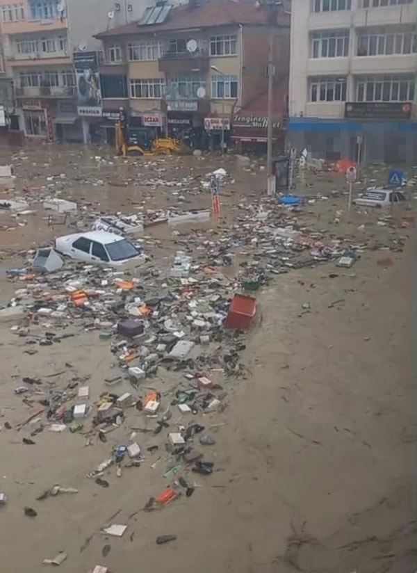 Samsun’un Havza ilçesinde etkili olan kuvvetli sağanak sonrası meydana gelen sel nedeniyle eğitime 1 gün ara verildi.