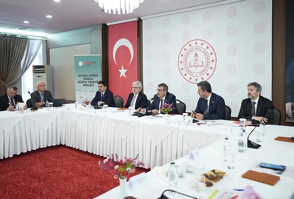 Türkiye’de eğitim sistemi, dijital çağın getirdiği risklere karşı kapsamlı bir koruma kalkanı oluşturuyor.