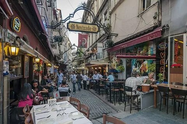 Nevizade'de Maç Günü Rehberi: Rezervasyon ve Kalabalık Yönetimi