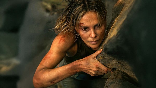 Monster filminde bambaşka birine dönüşerek Oscar kazanan, Tully için kilo alıp veren, yani rolü uğruna her şeyi göze alan Charlize Theron’u yıllardır oyunculuğuyla adından bahsettiriyor.