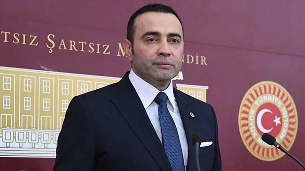 Kamuda belli bir süreyi dolduran memurlara tanınan yeşil pasaport, birçok ayrıcalığı da beraberinde getiriyor.