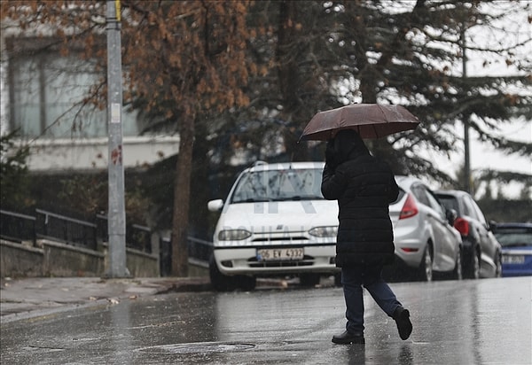 Türkiye’de etkili olan sıcak hava, 14 Mayıs Perşembe günü yerini yağışlı havaya bırakacak.