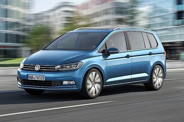 Touran sadece bir otomobil değil, aynı zamanda Volkswagen tarihinin en büyük endüstriyel deneylerinden biriydi.