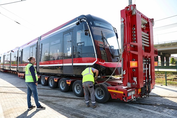 Halen 29 tramvayın hizmet verdiği 35,5 kilometrelik hatta, yeni araçların tamamının devreye girmesiyle tramvay sayısı 41'e yükselecek.