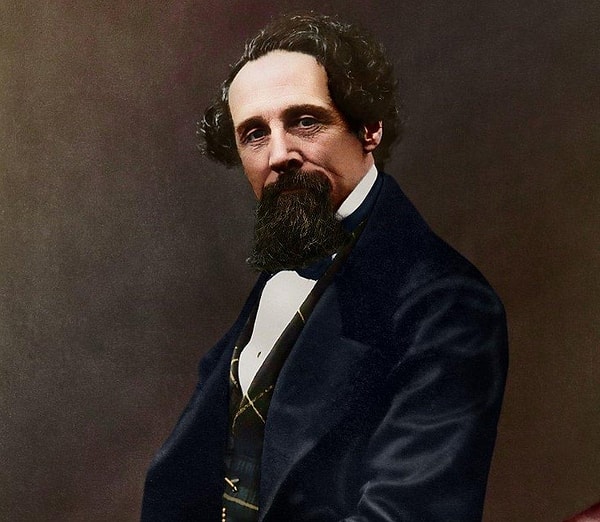 1. Gittiği her yere pusulasını götüren Charles Dickens, her zaman kuzeye doğru uyurmuş. Bunun, yaratıcılık ve yazma gücünü geliştirdiğine inanıyormuş.