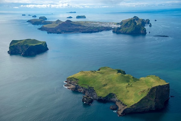 Surtsey Island: An Island Born from Scratch in the Middle of the Sea