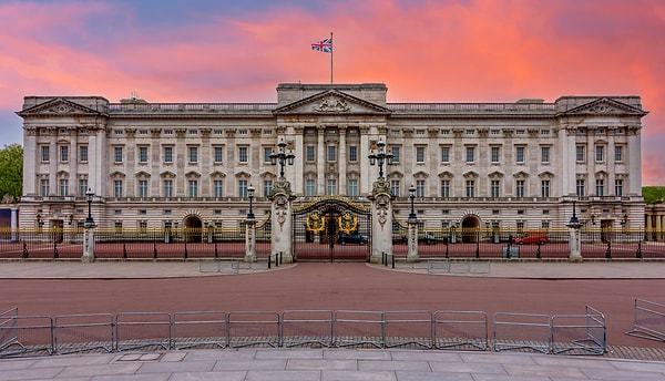 There Are Exactly 775 Rooms Inside Buckingham Palace!