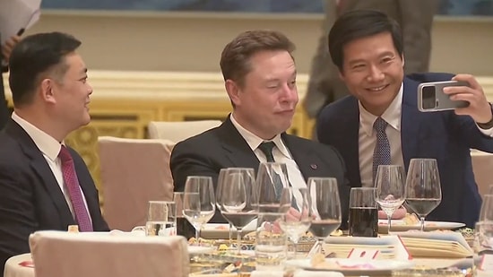 Not a Fan: Billionaire Xiaomi Founder Lei Jun Spots Elon Musk for a Viral Selfie Moment