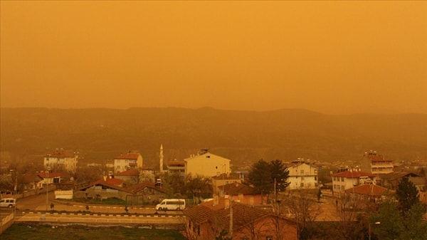 Mud Rain Is Coming! Don't Wash Your Car This Weekend