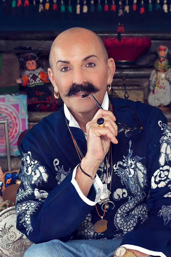 Cemil İpekçi, as one of the most iconic and unconventional figures in the Turkish fashion industry, continues to make waves year after year.