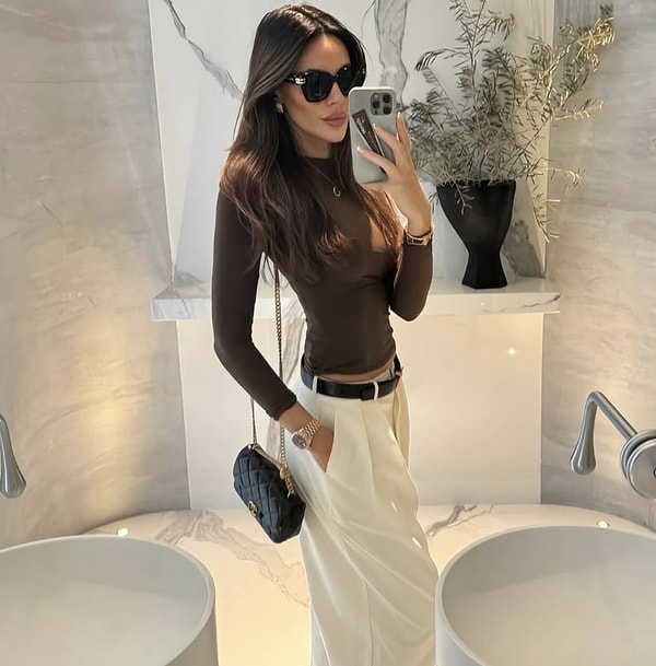 On the other hand, Hande Erçel announced her new stylist to everyone by tagging them in her Cannes post!