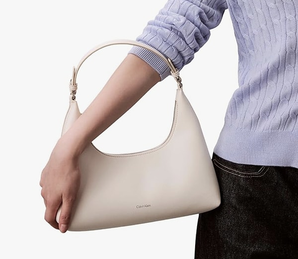 Zarafetiyle göz kamaştıran Calvin Klein çantada yılın en düşük fiyatını yakalayın! 👜