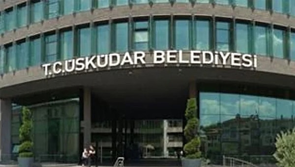 Üsküdar Belediyesi’ne yapılan operasyonda da 7 kişi gözaltına alındı.