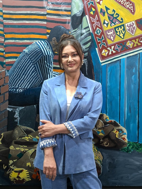 Avrupa’dan Amerika’ya, Ortadoğu’dan Uzak Doğu’ya kadar dünyanın dört bir yanından gelen seçkin galeri ve sanatçılara ev sahipliği yapıyor. Nurgül Yeşilçay da bu platformda yer alarak yetkinliğini uluslararası düzeye taşıyor.