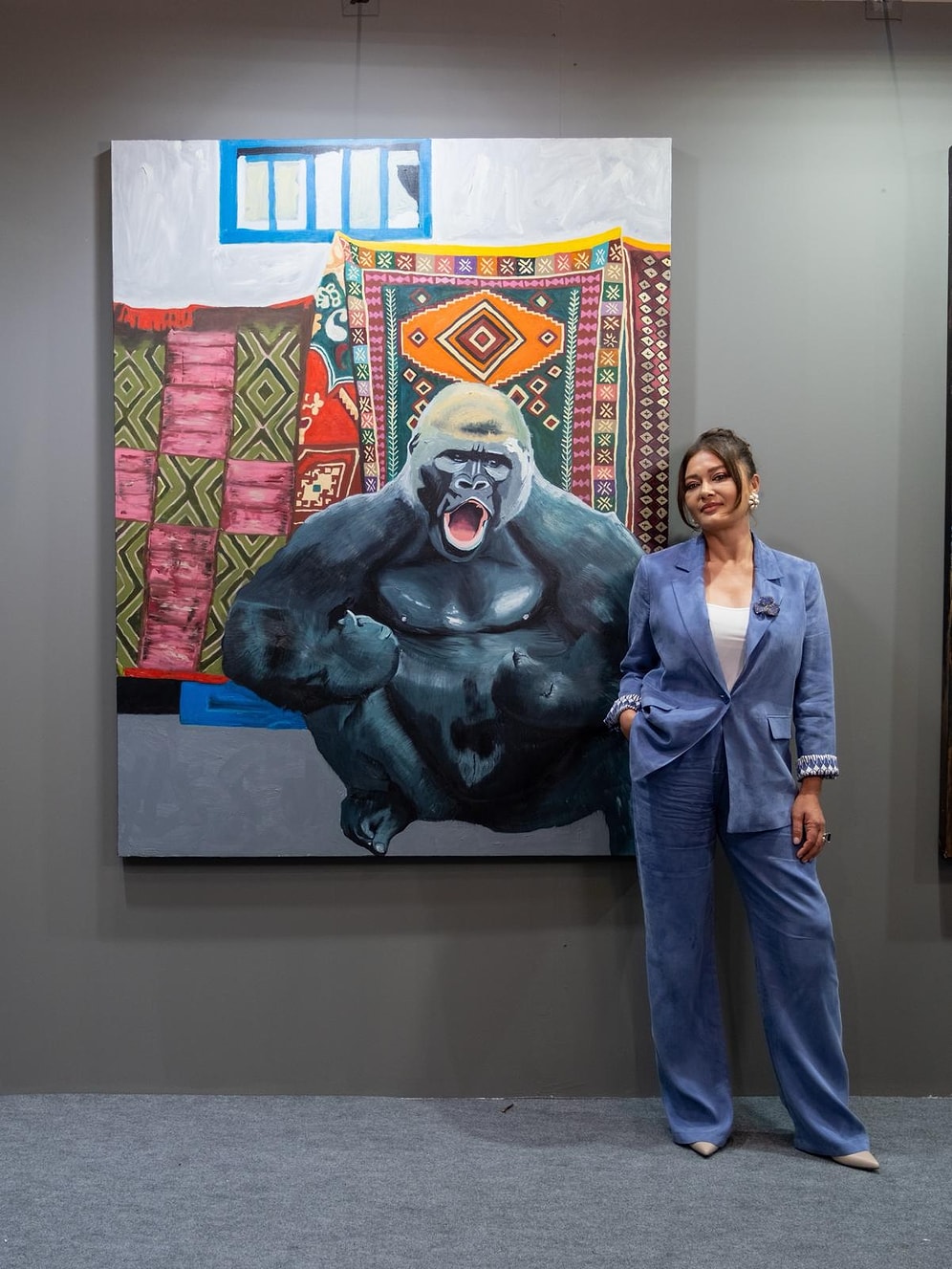 Nurgül Yeşilçay Challenges the World Through Art: This Time with Her Brush!