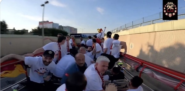 Art arda iki üst geçidin olduğu bölgede kafile büyük korku yaşadı.
