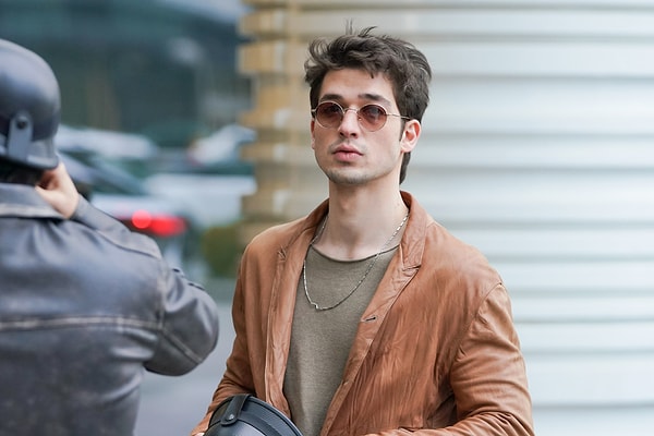 Ava Yaman'ın aşk filmindeki partneri Bahar dizisinde izlediğimiz Demirhan Demircioğlu oldu.