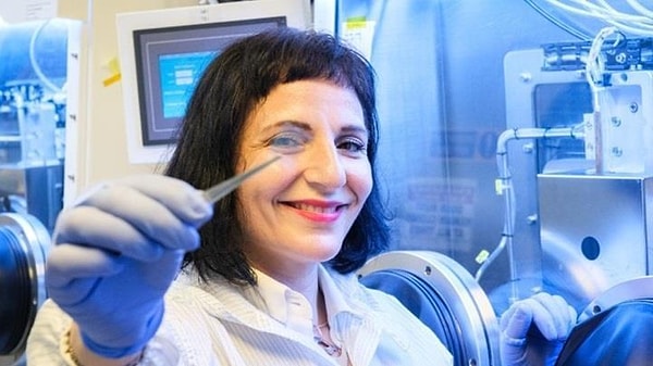Perovskit malzemesi sayesinde hücreler kapalı hava ve gölgede bile elektrik üretebiliyor