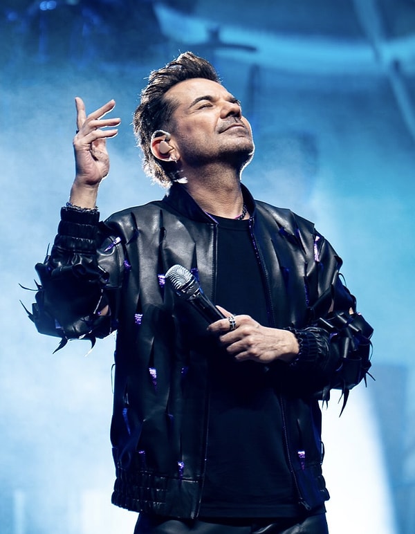 According to a report by Armağan Yılmaz, a columnist for Sabah Newspaper, the renowned singer was thrown into a state of extreme distress following the receipt of blackmail messages on his phone.