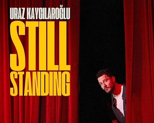 Oyunculuk projelerinin yanı sıra tek kişilik sahne şovlarıyla da adından söz ettiren Uraz Kaygılaroğlu, Still Standing adını verdiği stand-up gösterisiyle seyirci karşısına çıktı.