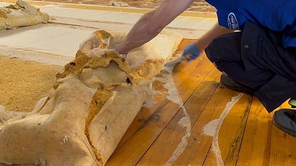 Osmanlı Padişahı Yıldırım Bayezid tarafından yaptırılan, her yıl binlerce yerli ve yabancı turistin uğrak noktası olan tarihi Bursa Ulu Cami'de büyük bir yenilik hareketi başladı.