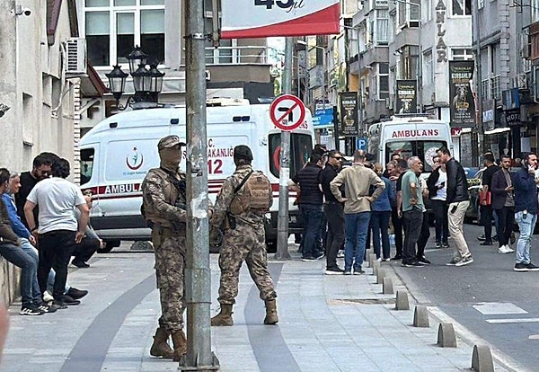 Kavga ihbarına giden polislere ateş açıldı. 2 polis şehit oldu.