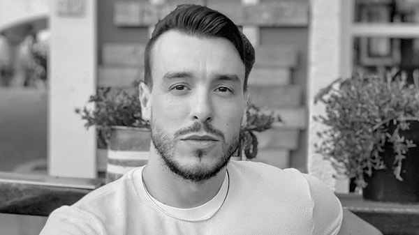 1. Derin sesi ve farklı tarzıyla Cem Adrian hangi burçtur?
