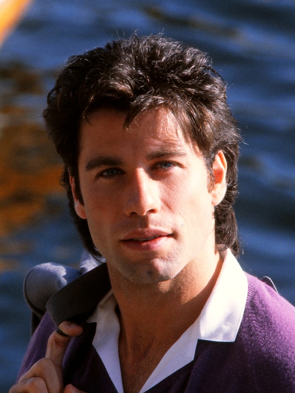 Bir döneme resmen damgasını vuran John Travolta, Hollywood’un yaşayan efsanelerinden biri olmaya yıllardır devam ediyor.