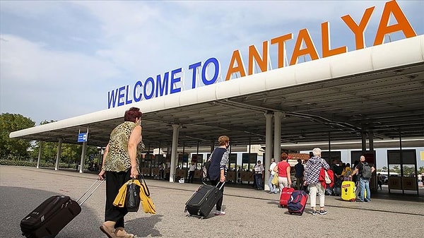 Her yıl milyonlarca yerli ve yabancı turistin ziyaret ettiği Antalya Havalimanı ile ilgili yeni bir gelişme yaşandı.
