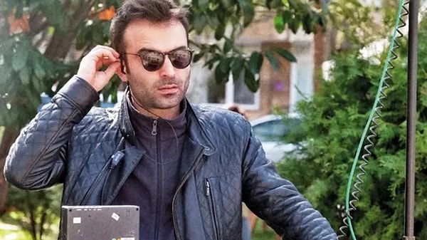 TikTok fenomeni set çalışanı Yener Yalçın, dizi ve film setlerinde yaşananlar ya da takipçilerinin merak ettiklerine dair paylaşımlar yapmayı sürdürüyor.
