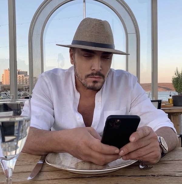 Geçtiğimiz saatlerde Cenk Eren bu kez görüntüsüyle değil yaptığı paylaşımla olay oldu!