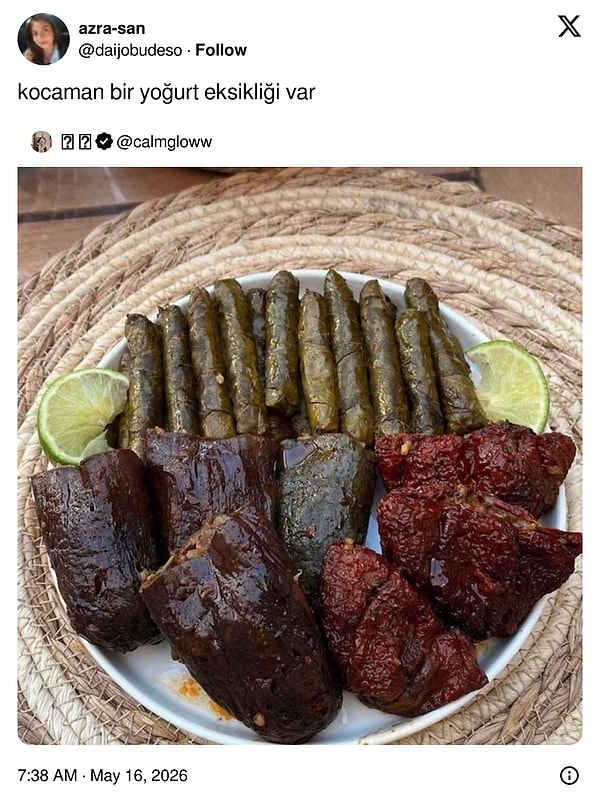 Resmen bağırıyor.