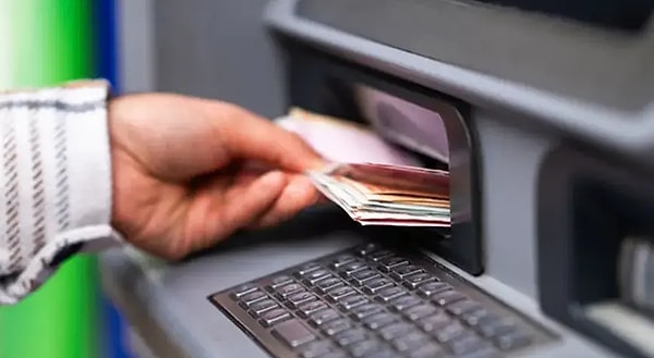 Kurban Bayramı'na kısa bir süre kala bankacılık sektörü, piyasada oluşacak büyük nakit talebini karşılamak için önemli bir hamle yaptı.