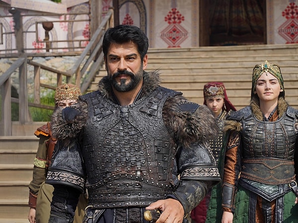 ATV'nin final yapan dizisi Kuruluş Osman'ın başrolü olan Özge Törer, Netflix dizisiyle geri dönüyor.