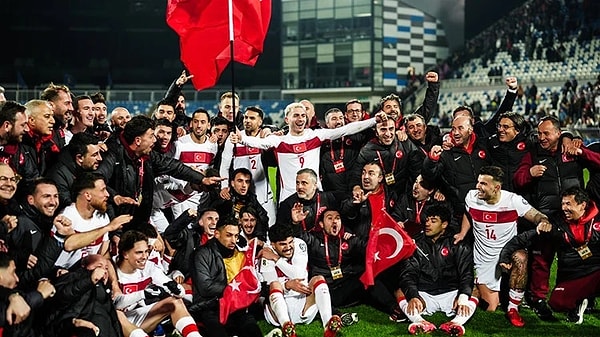 A Milli Takımımızın yıllar sonra yeniden yarattığı heyecan sadece futbol gündemini değil, müzik dünyasını da harekete geçirdi.