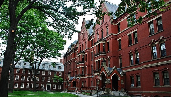 Dünyanın en zengin insanları, Harvard'dan mezun oluyor!