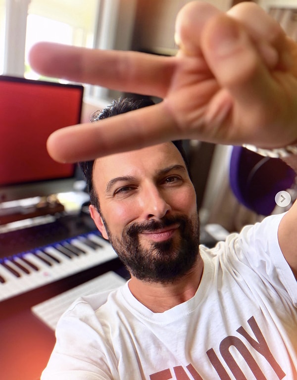 "Tarkan Milli Takım Marşı Çıkaracak mı?" sorusunun cevabı merak edilirken Tarkan'dan heyecanlandıran bir stüdyo paylaşımı geldi.