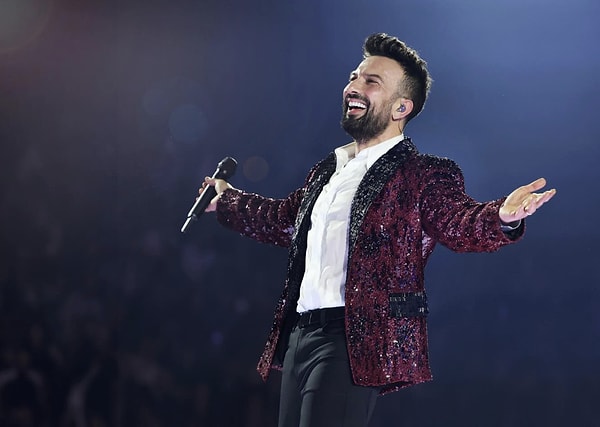 Tarkan da bu videoya nahif bir yorumla katkıda bulundu.