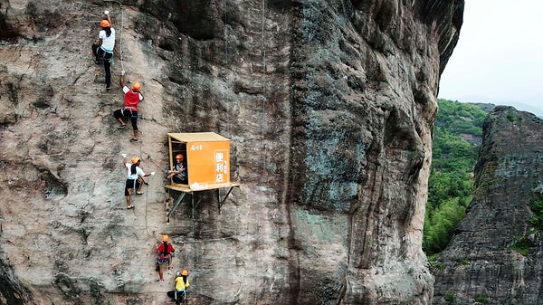 Located in the south of China, Shiniuzhai Natural Beauty Area, renowned for its breathtaking landscapes and extreme mountain activities, has made headlines worldwide with an unprecedented grocery store.