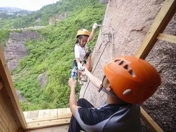After a full year of construction, this tiny market, which went viral again on social media, opened its doors in 2018. It's located on an 800-meter "via ferrata" route, a term in Italian meaning "Iron Road".