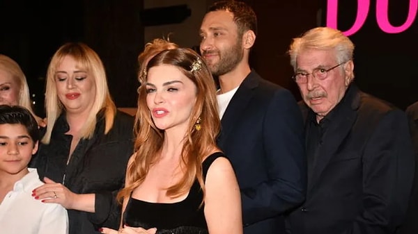 Boşanma gündemiyle uzun süre konuşulan Pelin Karahan, son günlerde bu kez yeni projesiyle adından söz ettirmeye başladı.