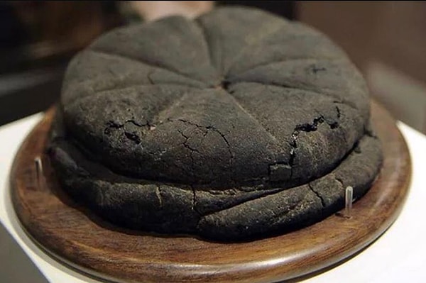 Antik Roma dönemine ait bu ekmek, gastronomi arkeologlarınca yeniden üretiliyor.