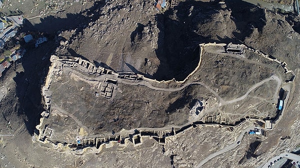 Sözlü kültür ögeleri ile arkeolojik bulgular kalenin köklü geçmişini destekliyor