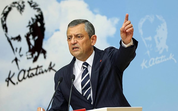 Bloomberg, "demokrasi ve hukuk devleti tartışmaları yeniden gündemde" dedi.