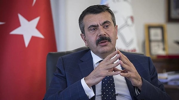 Bakan Tekin, İngiltere'nin başkenti Londra'da katıldığı Dünya Eğitim Forumu'nun ardından gazetecilere açıklamalarda bulundu.