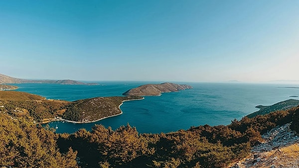 Sıkı çevre mevzuatları adadaki büyük turizm yatırımlarının önünü kapatıyor