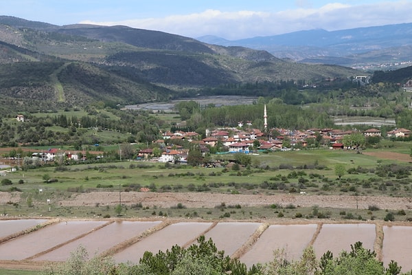 Ilgaz’a bağlı Yerkuyu, Yuvasaray, Çeltikbaşı, Hacıhasan ve Sarmaşık köylerinde toplam 3 bin dekar alan ekime hazırlandı.