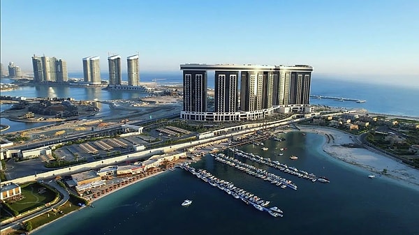 2. Dubai esintili dev gökdelenler ve lüks mimari adeta göz kamaştırıyor.