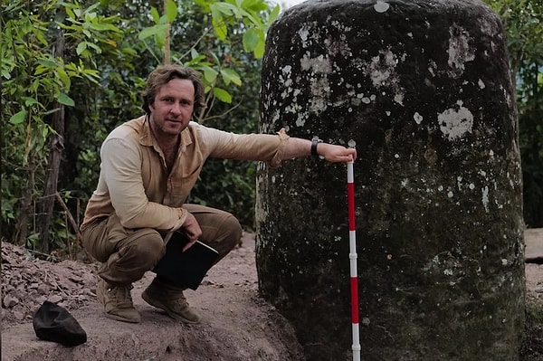 When archaeologists began to excavate a colossal stone vessel with unusually thick walls, standing at 1.3 meters high and spanning over 2 meters wide, they were met with a veritable labyrinth of bones within.